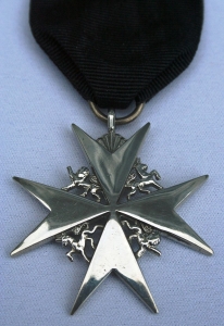 800px-Badge_-_Member