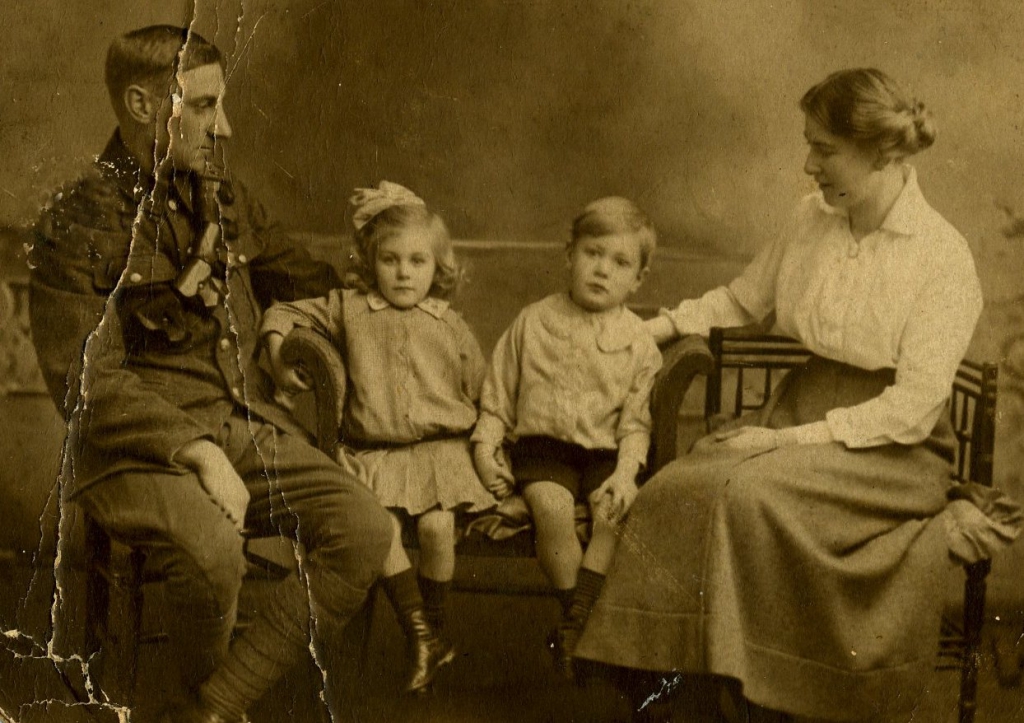 Charles Agnes Dick Mary Pike Pike family