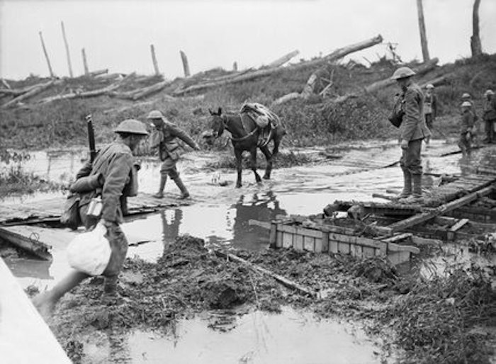 Crossing canal Boesinge