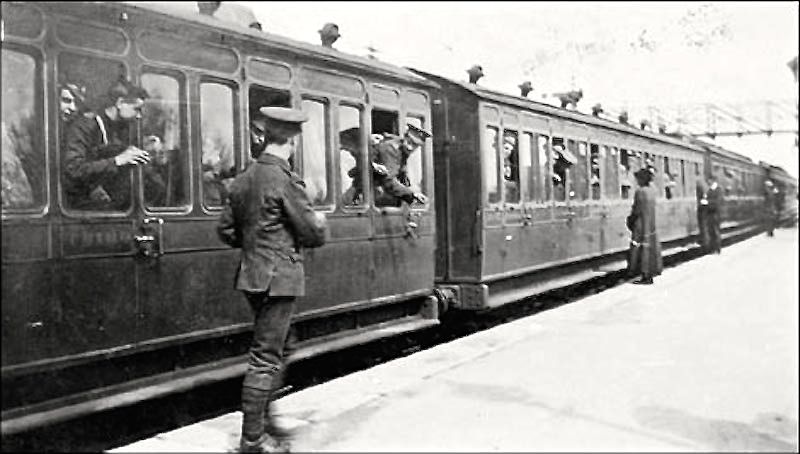 Soldiers head for the front by train